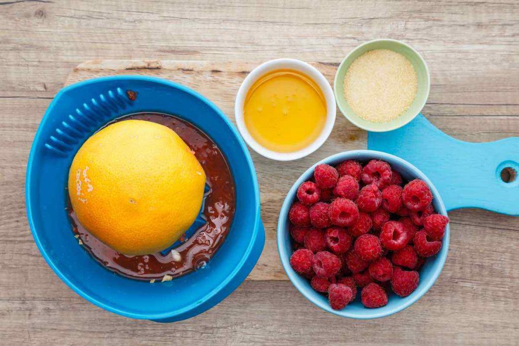 How to Make the Best Homemade Raspberry Gummy Fruit Snacks - Healthy ...