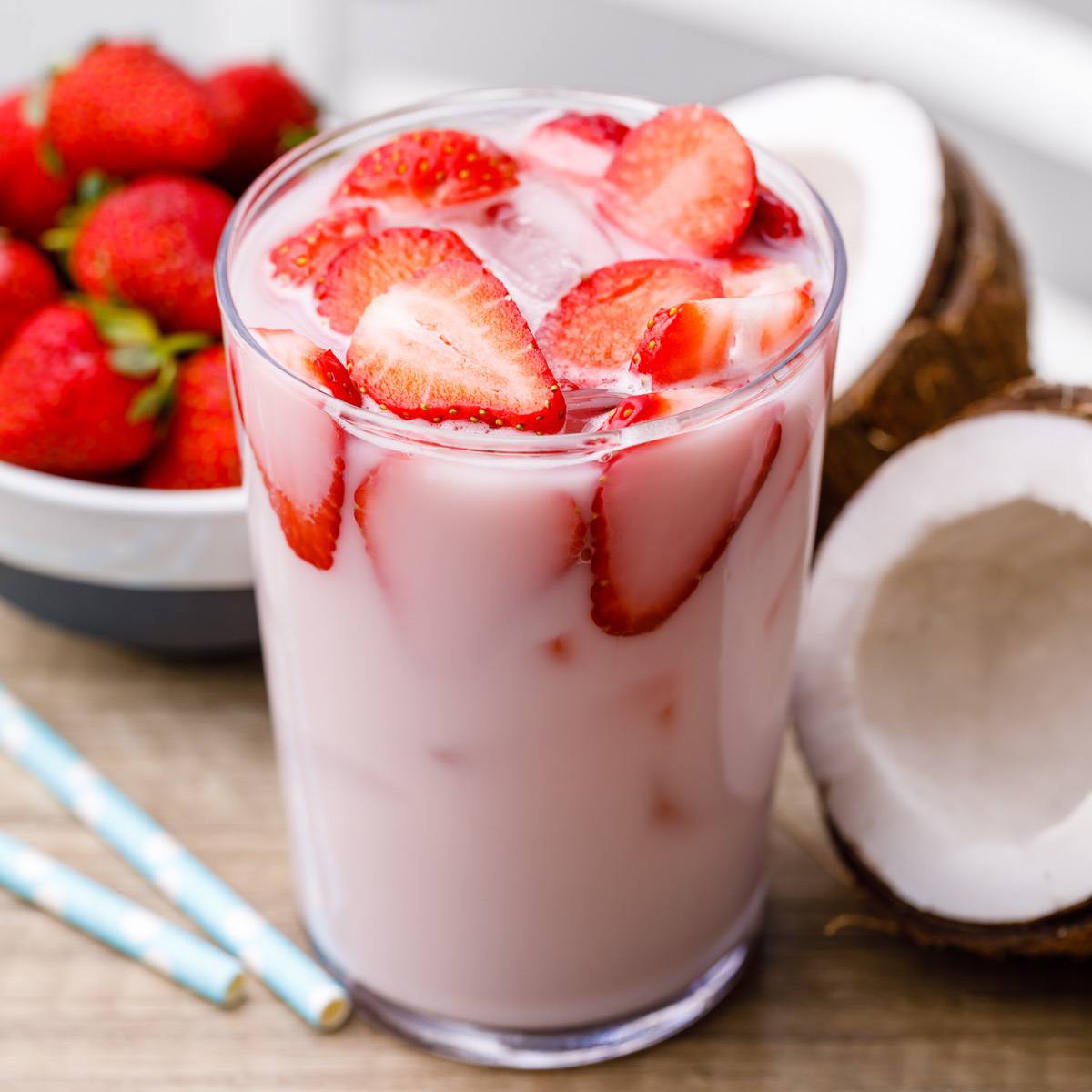 Refreshing (And Healthy) Strawberry Pink Drink Healthy Substitute